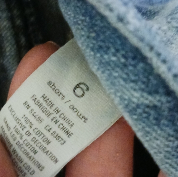 American Eagle Distressed Denim Shorts/Sz 6 - Picture 5 of 5